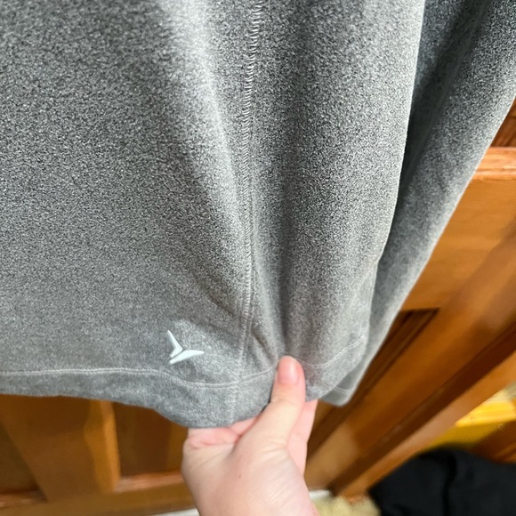 Old Navy Gray Cowl Neck Long Sleeve Athletic Semi Fitted Top - Picture 2 of 3